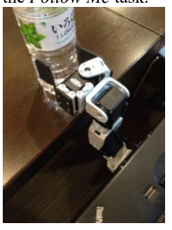 Robot arm for object manipulation
