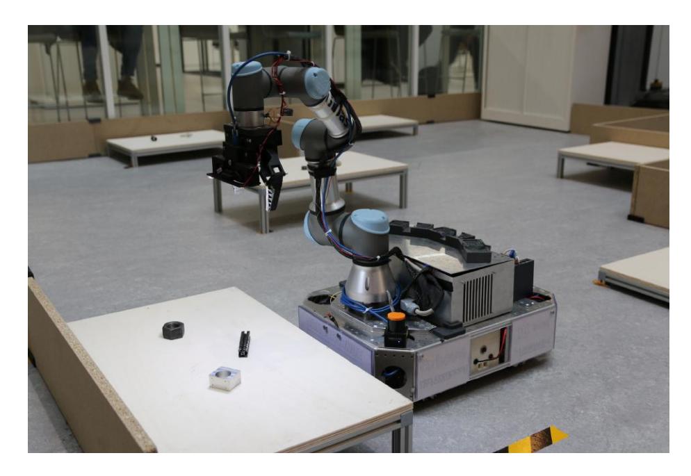 Fig. 1. the Sui² robot in action.