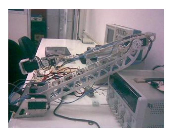 Fig. 5 (a) Design and implementation of a 6-DOF mechanical arm (detailed view)