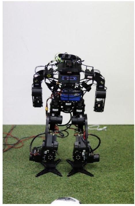 Fig. 2. Left: real picture of robot Right: design of robot