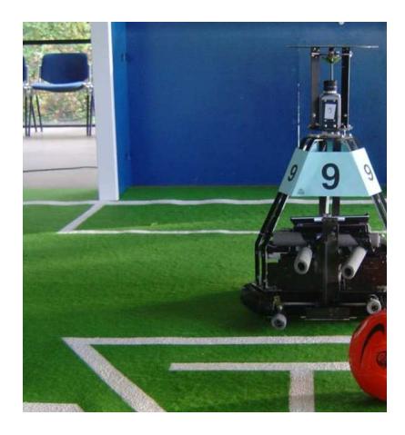 A robot of the Brainstormers Tribots team