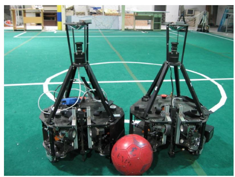 Fig.1 Jiaolong soccer robots