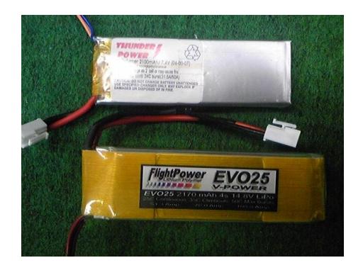 Fig. 15. Batteriesitop: 7.4 *V* battery, bottom: 14.8 *V* batteryj