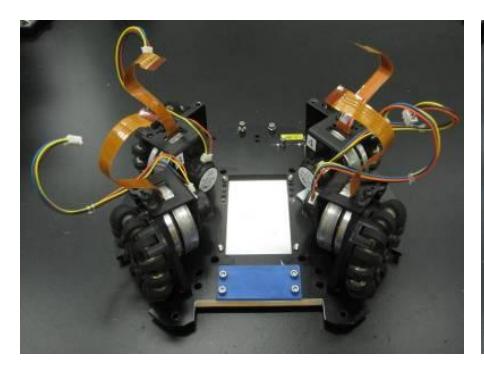 Fig. 2. Omniwheels and DC brushless motors (Left: without solenoid, Right: with solenoid)