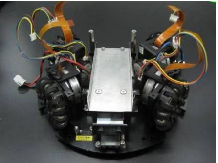 Fig. 2. Omniwheels and DC brushless motors (Left: without solenoid, Right: with solenoid)
