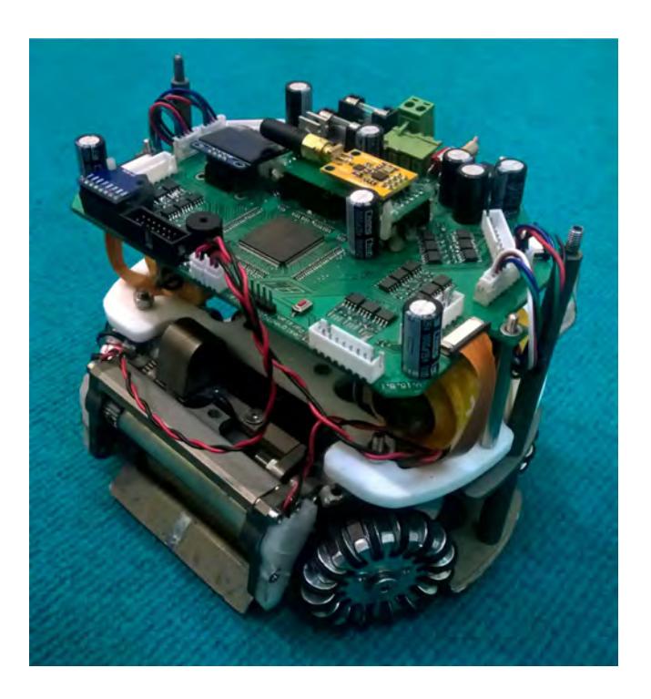 Fig. 1. The previous version of Parsian robots