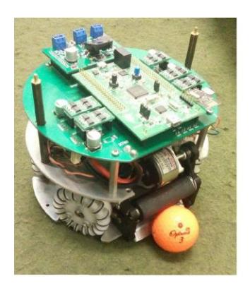 Fig. 4. Picture showing the robot and his computaional model on CAD.