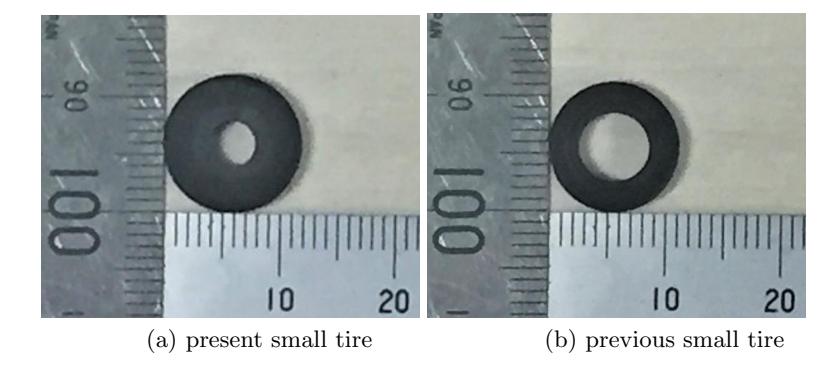 Fig. 1. Comparison between present small tire (a) and previous one (b)