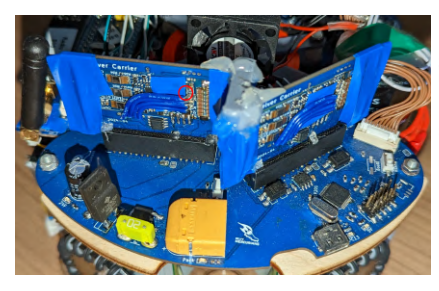 Figure 6: (a) Old motor drivers, on the power boards (b) New motor drivers, on the test board
